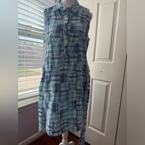 Dresses of squares and many colors. Side 12 vineyard vine. New 148.